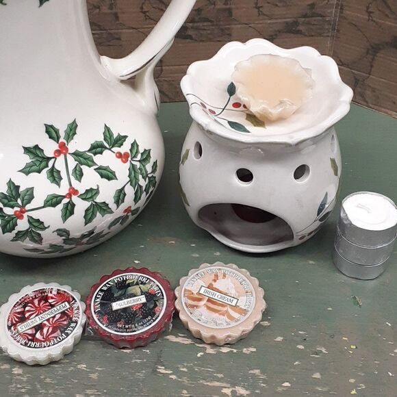 Christmas Holly and Berry bundle of pitcher and Yankee candle melter - Picture 7 of 8